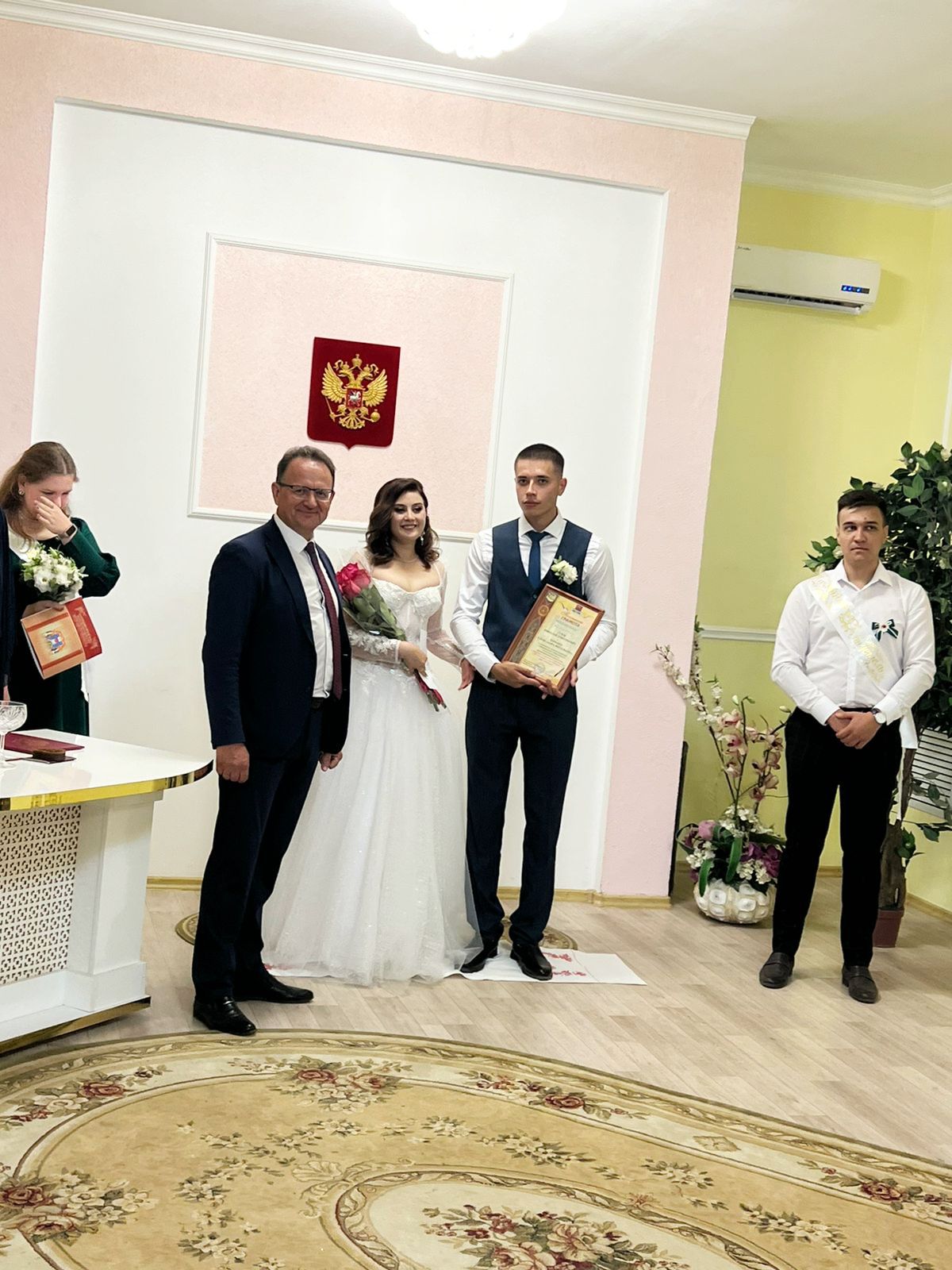 Александр Локтев поздравил молодоженов в День города