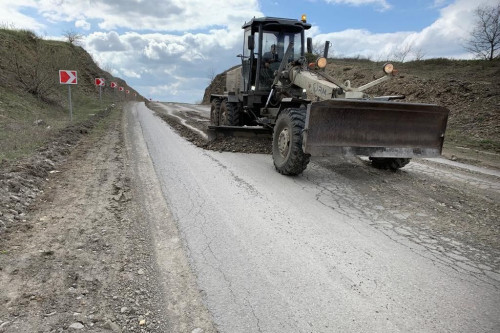 До 1 мая будет отремонтирован участок дороги г.Гуково – пос.Углеродовский в Каменском районе